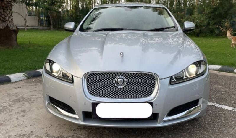 
2013 Jaguar XF full									