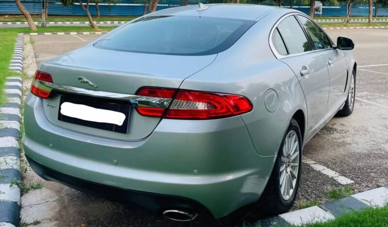 
2013 Jaguar XF full									