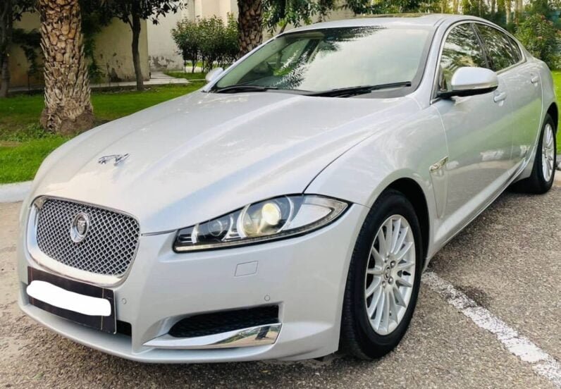 
2013 Jaguar XF full									