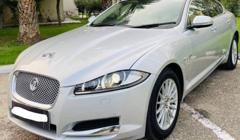 
2013 Jaguar XF full									