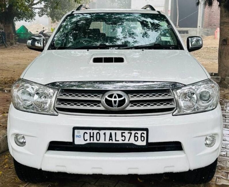 
2012 Toyota Fortuner full									