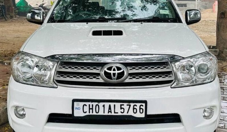 
2012 Toyota Fortuner full									