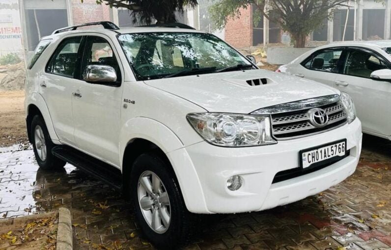 
2012 Toyota Fortuner full									