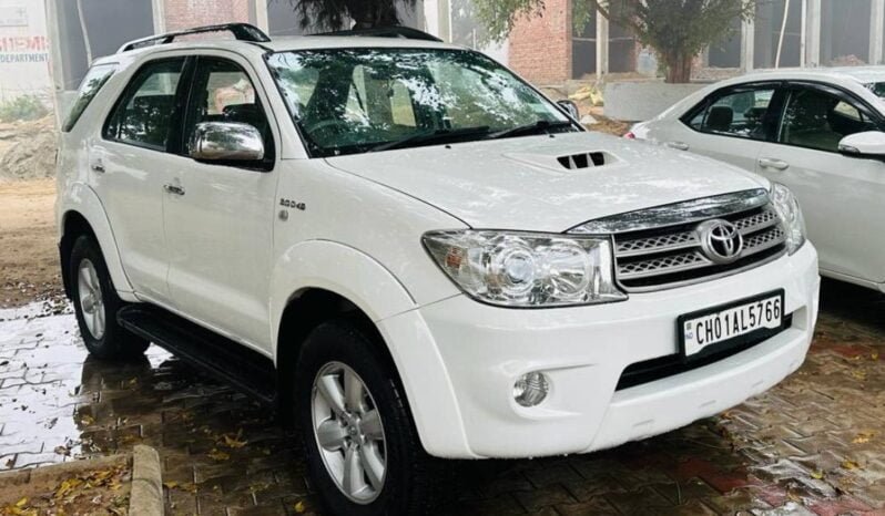 
2012 Toyota Fortuner full									