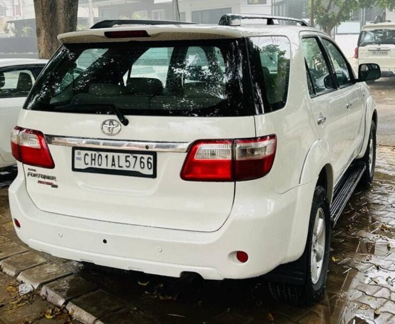 
2012 Toyota Fortuner full									