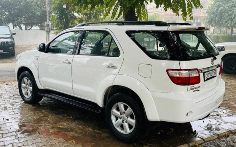 
2012 Toyota Fortuner full									