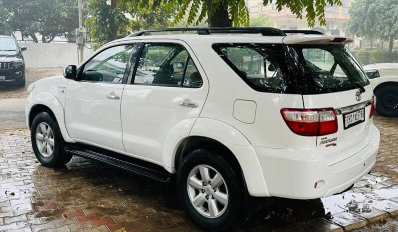 
2012 Toyota Fortuner full									