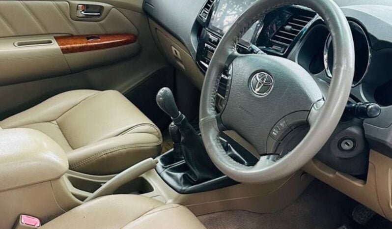 
2012 Toyota Fortuner full									