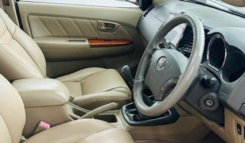 
2012 Toyota Fortuner full									