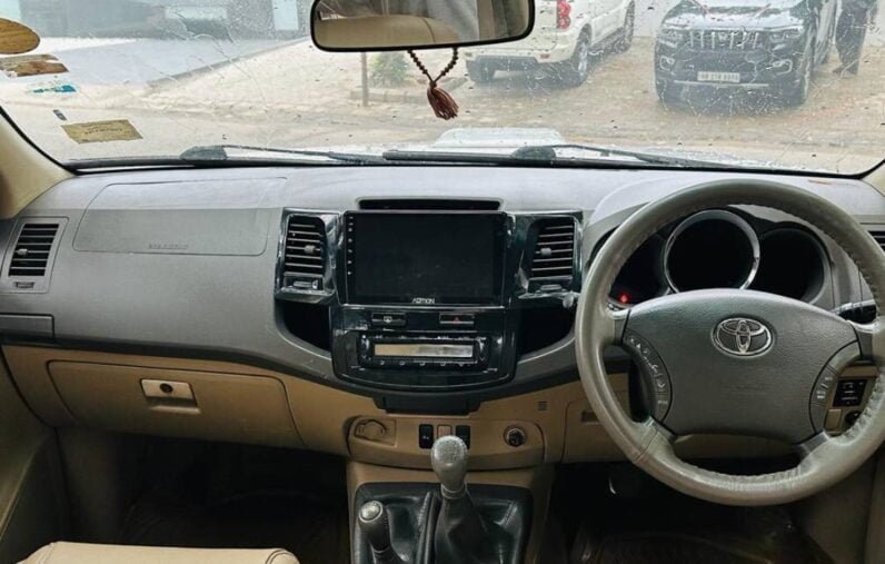 
2012 Toyota Fortuner full									