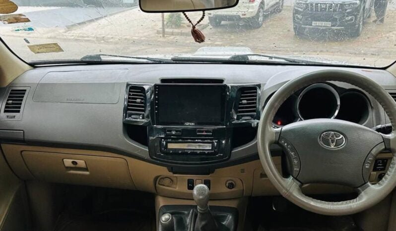 
2012 Toyota Fortuner full									