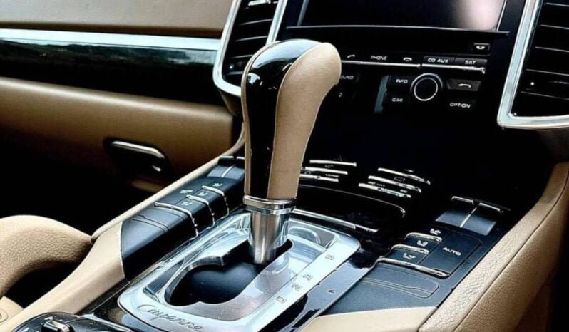 
2011 Porsche Cayenne full									