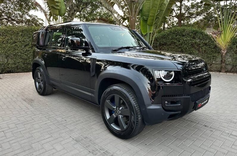 
Land Rover Defender 110 2.0 SE full									