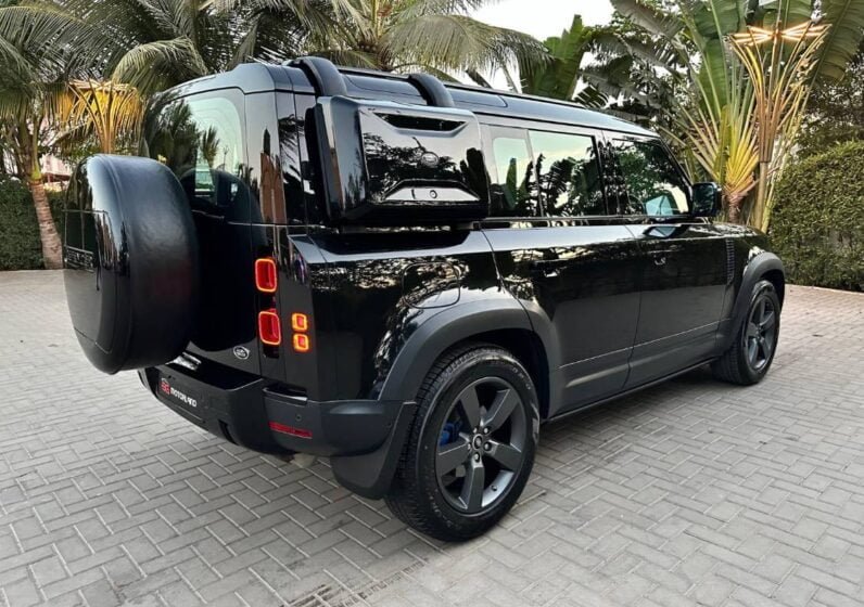 
Land Rover Defender 110 2.0 SE full									