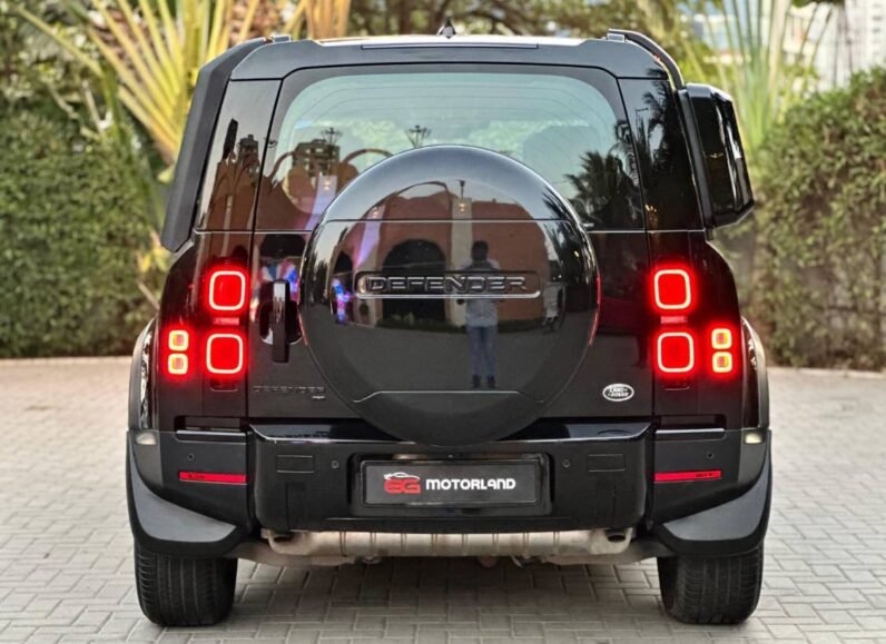 
Land Rover Defender 110 2.0 SE full									