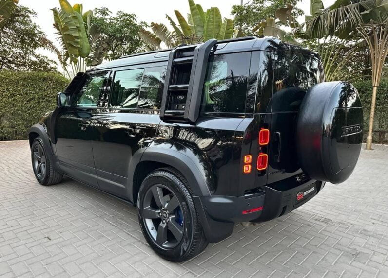 
Land Rover Defender 110 2.0 SE full									