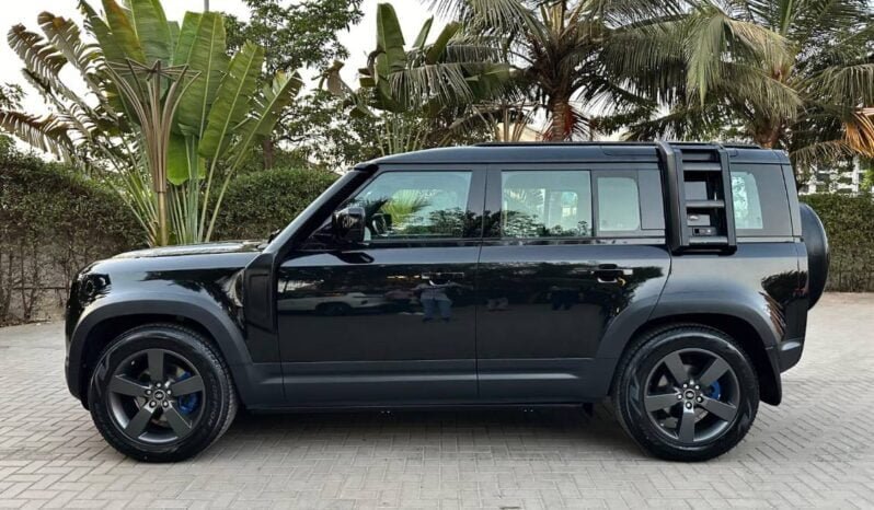 
Land Rover Defender 110 2.0 SE full									