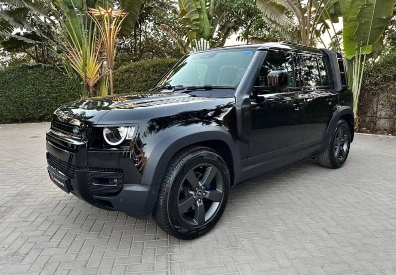 
Land Rover Defender 110 2.0 SE full									