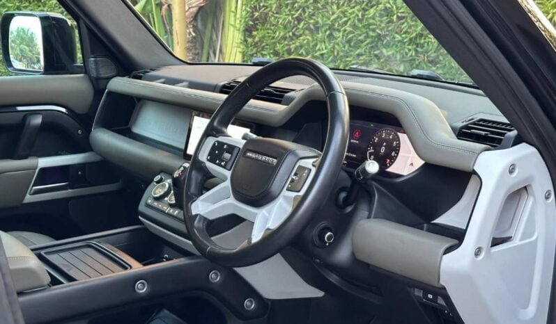 
Land Rover Defender 110 2.0 SE full									