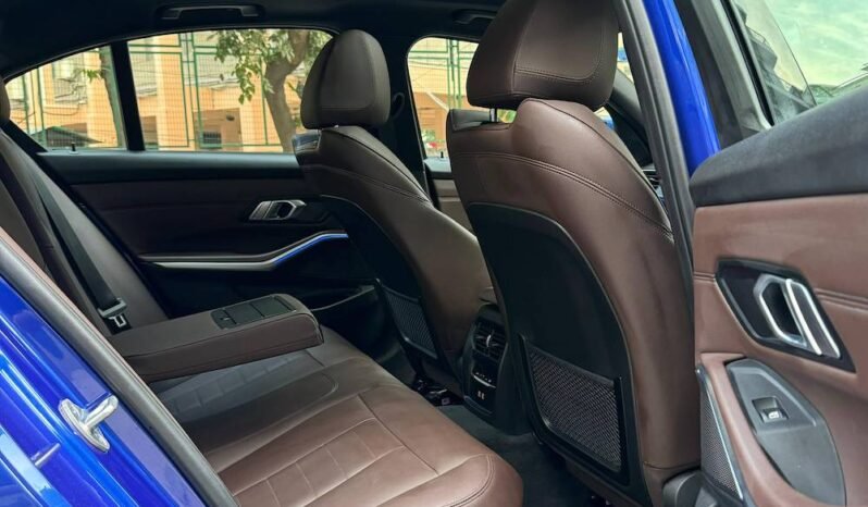 
BMW 330i mSport full									