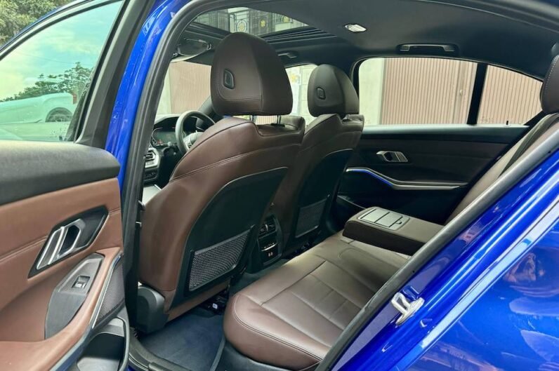 
BMW 330i mSport full									