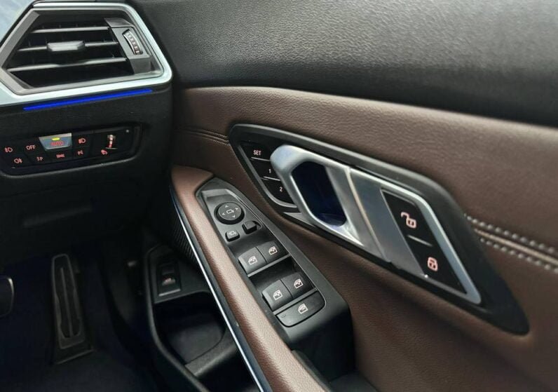 
BMW 330i mSport full									