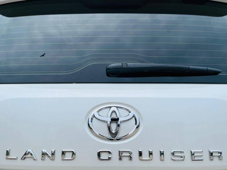 
Toyota Land Cruiser 300 Series full									