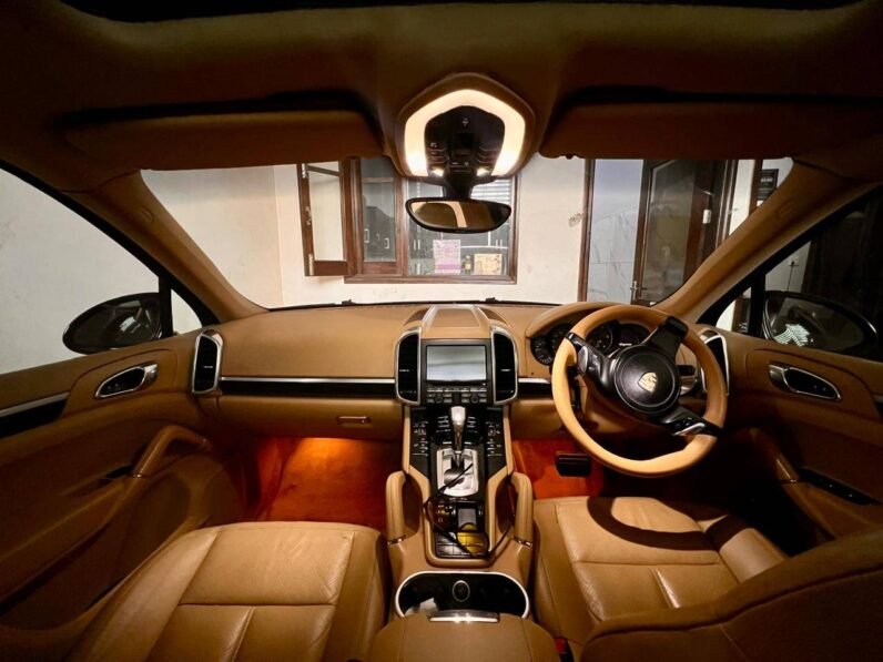 
Porsche Cayenne full									