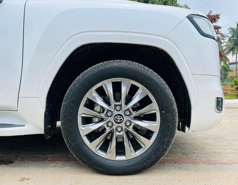 
Toyota Land Cruiser 300 Series full									