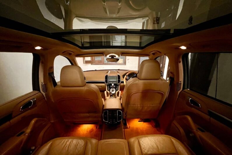 
Porsche Cayenne full									