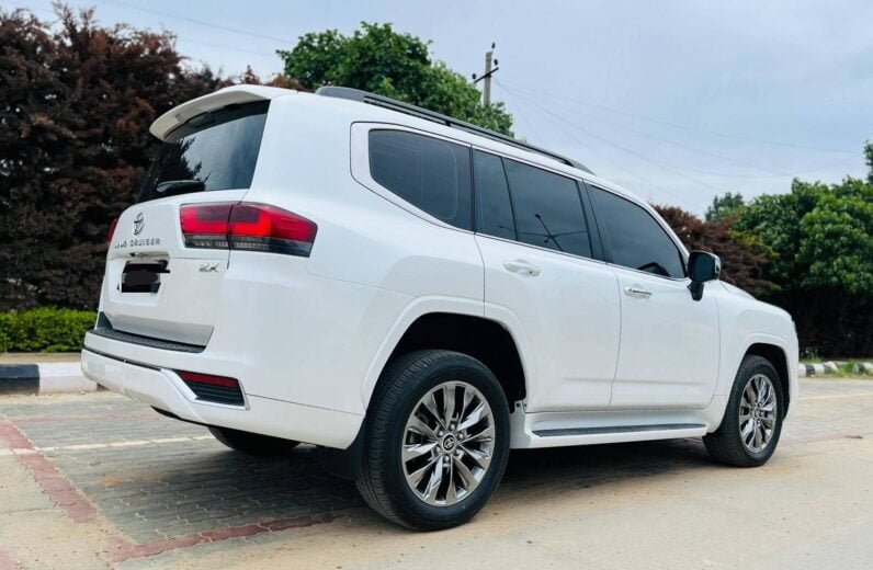 
Toyota Land Cruiser 300 Series full									