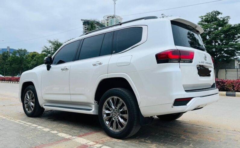 
Toyota Land Cruiser 300 Series full									