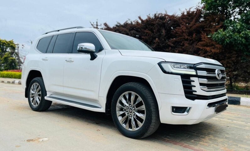 
Toyota Land Cruiser 300 Series full									