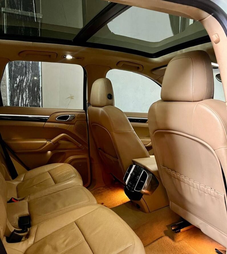 
Porsche Cayenne full									