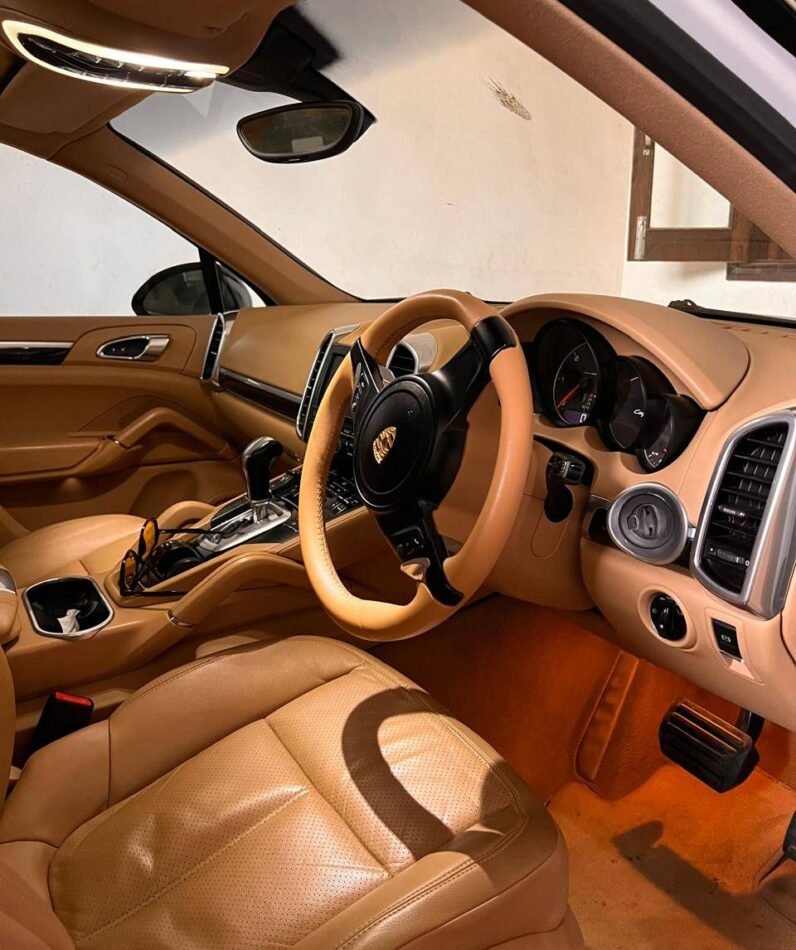 
Porsche Cayenne full									