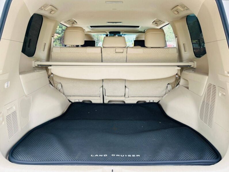 
Toyota Land Cruiser 300 Series full									