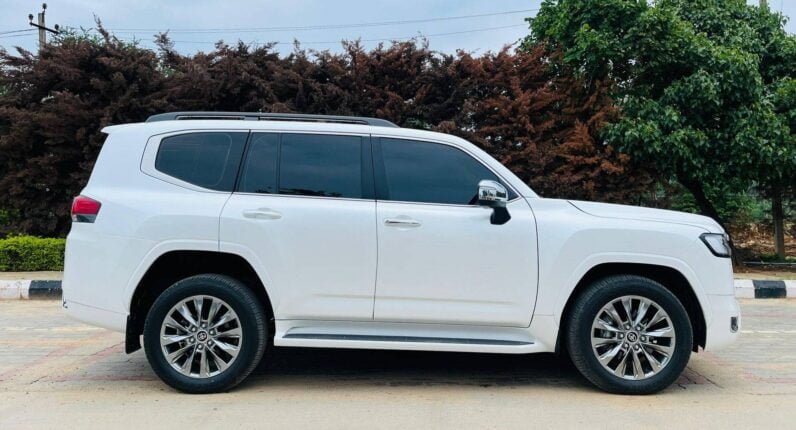 
Toyota Land Cruiser 300 Series full									