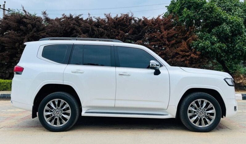 
Toyota Land Cruiser 300 Series full									